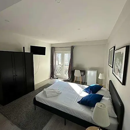 Real Hostel *
