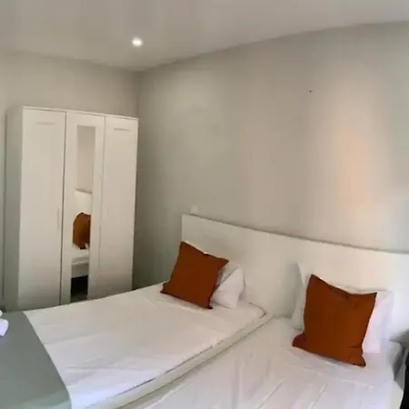 Hostel Real *